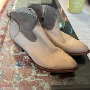 Alberto Fermani size 39 /9 booties two colors